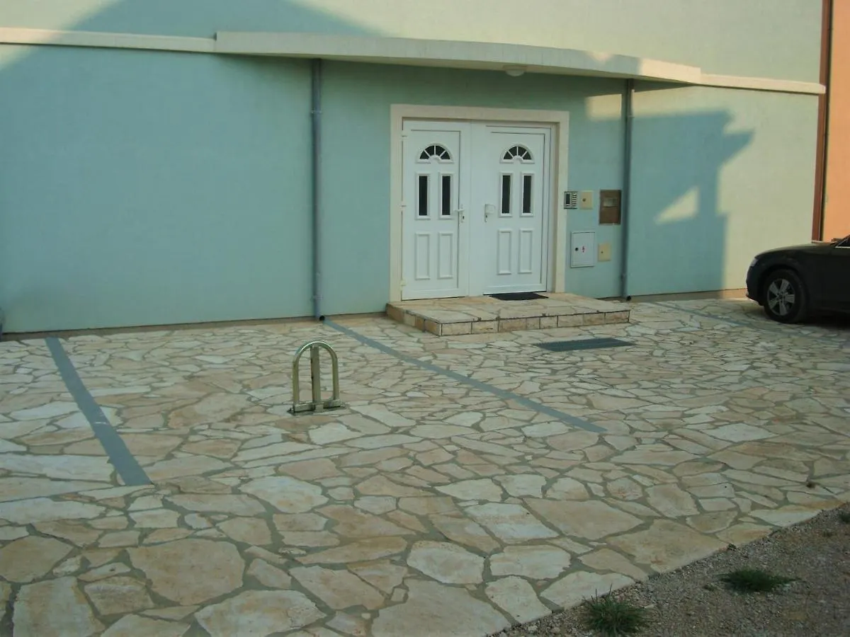 Apartments With A Parking Space Baska, Krk - 18880 Croacia